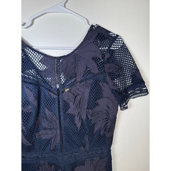 Adelyn Rae Navy Blue Lace Romper Women’s Size L Short Sleeve Floral Romantic - Picture 11 of 16